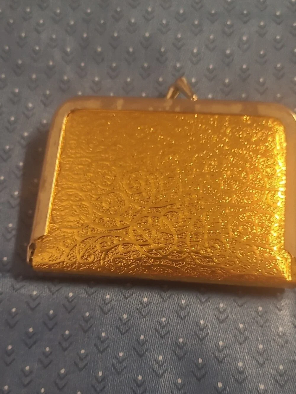 Vintage Style Gold-Tone Sewing Kit Coin Purse with Yellow Interior